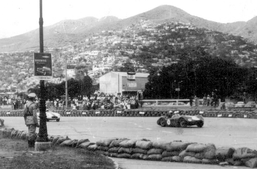 1500 OSCA TN - Caracas '56 - Maserati 150S De Alejandro de Tomaso y OSCA TN 1500 de Sergio Vivaldi - Foto Raul Solorzano .jpg