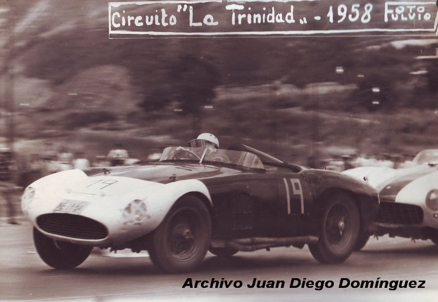 La Trinidad '58 - Los Ferrari 500s de Raúl Dominguez y Guido Lollobrigida - Foto JD Dominguez.jpg