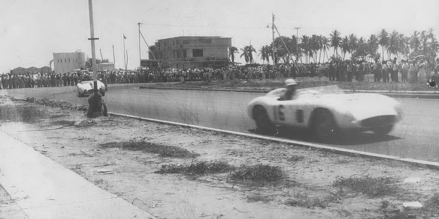 Ciudad Ojeda '59 - El Ferrari 500 TR de Jose Miguel Galia y Ferrari 250 TR de Ottavio Guarducci  -  Foto Eclipse.jpg