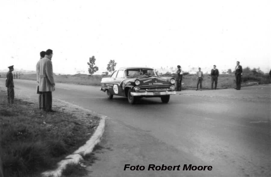 Bogota - Caracas '60 - El Ford 1955 Crown Victoria de Eduardo Marrero - Foto R Moore.jpg