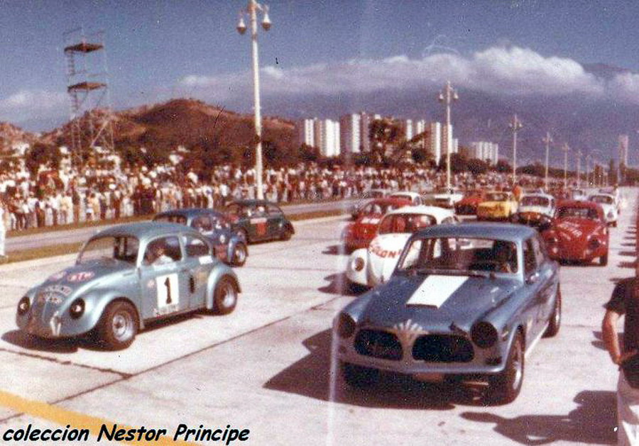 Caracas '68 II - En la partida el VW de Bernard Begaitas y Volvo de ..._redimensionar.jpg