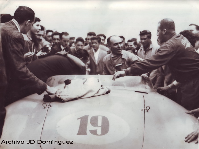 BOGOTA GP '59 - EL TRIUNFO DE I DOMINGUEZ EN FERRARI 500 MONDIAL 0404 - FOTO JD DOMINGUEZ  004[1].jpg