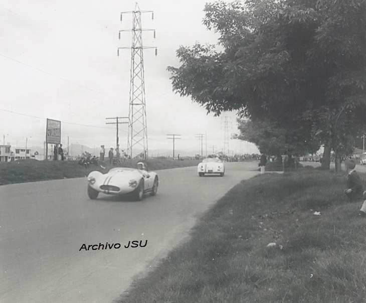 Cortes B '66 - El Maserati A6GCS de Leo Barbosa y el Porsche 356 Carrera de Alfredo Atencio - Foto jsu .jpg
