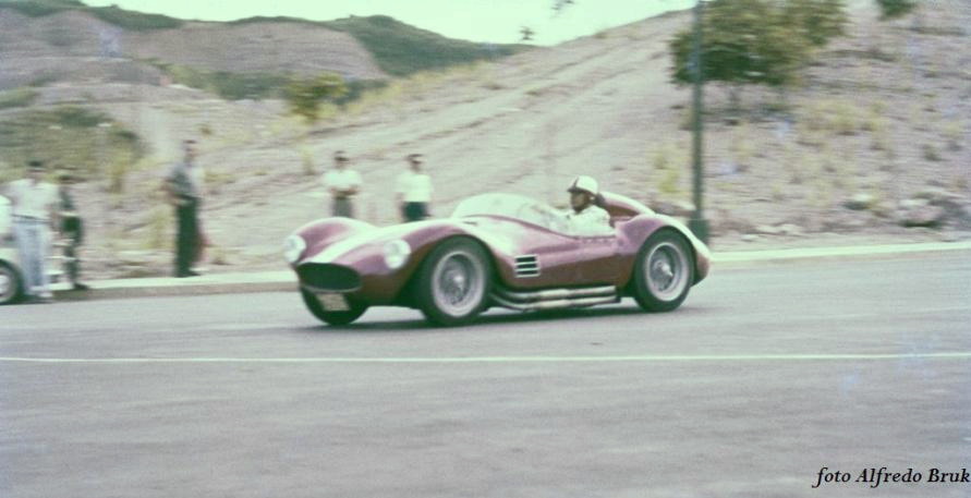 Caracas '60 - Cumbres de Curumo - El Maserati 2069 de - Clip_2.jpg