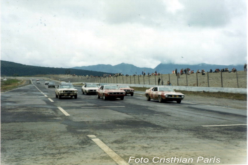 Rally Caracas - Bogota '71 - El desfile - Foto C Paris.jpg