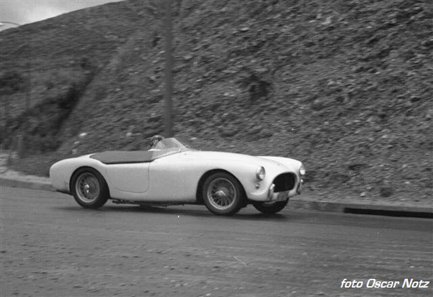 Caracas '60 - Cumbres de Curumo - El AC Bristol de Billy Mendez[1] Foto Oscar Notz.jpg