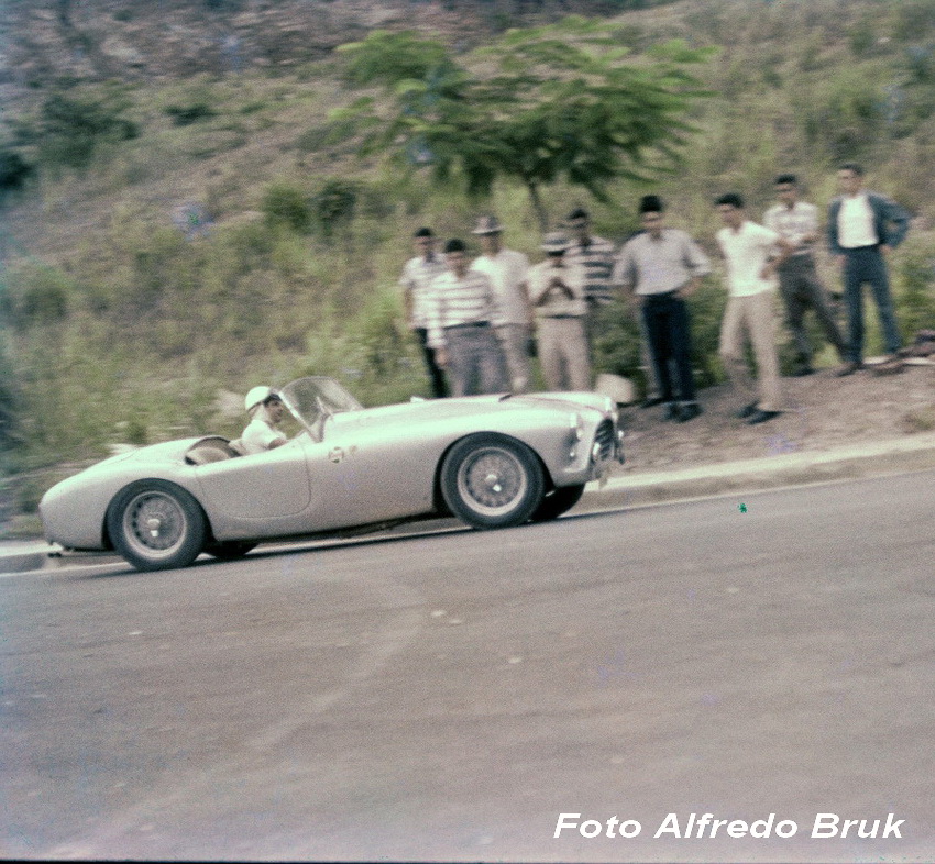 Caracas '60 - Cumbres de Curumo - El AC Bristol de Jack Fernandez - Foto Alfredo Bruk.jpg