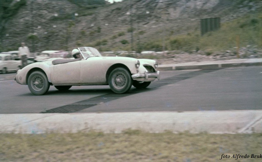 Caracas '60 - Cumbres de Curumo - El MGA de - F1040031_redimensionar.JPG