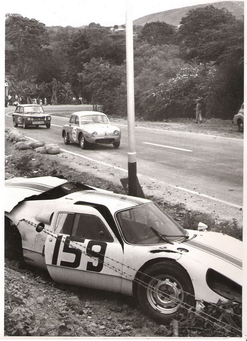 Renault Dauphine Gordini de Israel Bilaancieri x confirmar - p904chocado_redimensionar.jpg