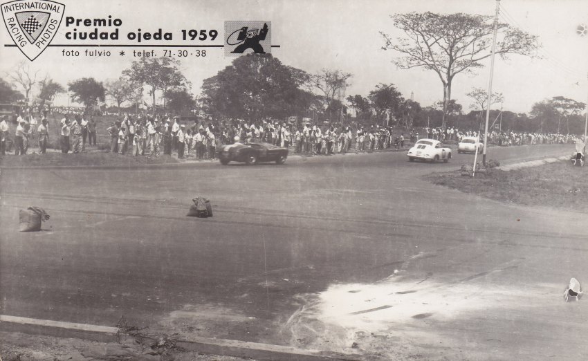 Ciudad Ojeda '59 - El AC Bristol P Ronchieri, Alfa G Carless y Porsche Bailey.jpg