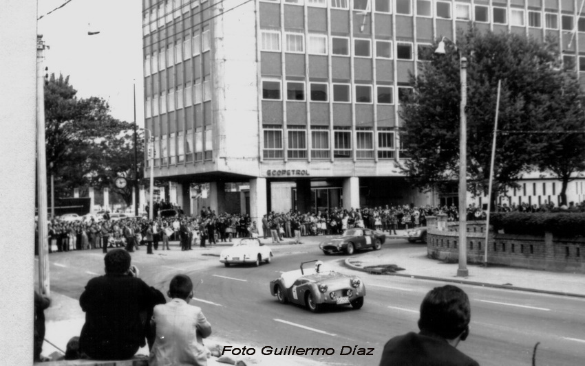 S. Diego '64 - el TR2, Porsche y Ferrari - Foto G Diaz.jpg