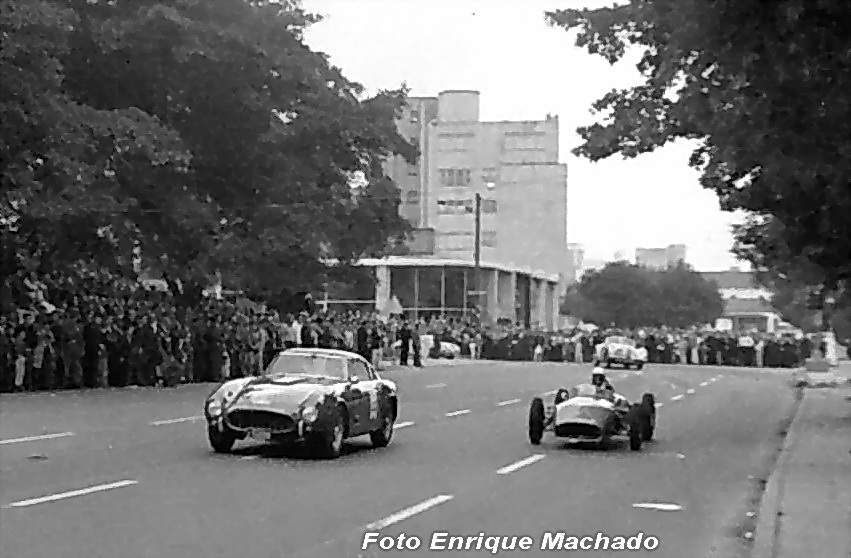S. Diego '64 - El Ferrari de D'Ambrogio y Formula Caribe 1600 de Pieschacon - Foto E Machado.jpg