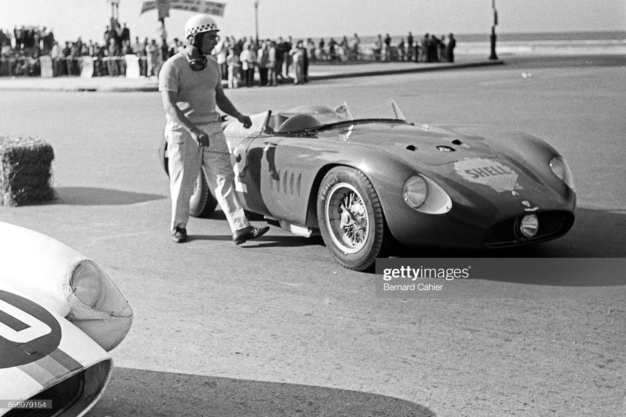 Jean Behra, Maserati 300S, Grand Prix of Cuba, La Havana, 23 February 1958.jpg