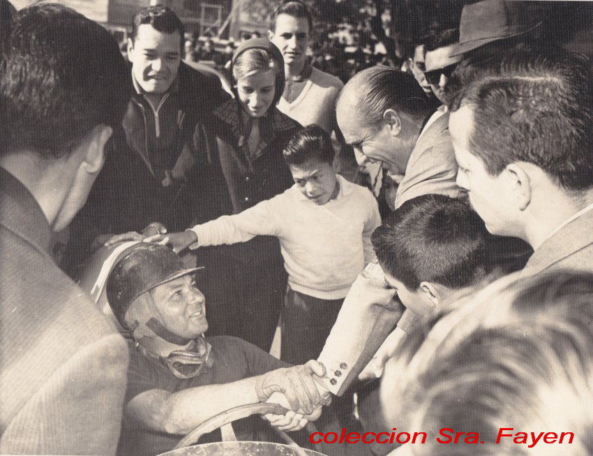 S. Diego '64 - Lino Fayen felicitado por Juan Manuel Fangio - IMG_0035.jpg