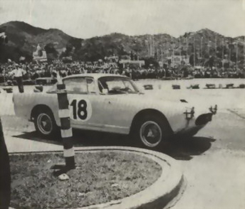 250 GT Cupe Ellena 0745 - En Caracas '65 - Lino Fayén.jpg