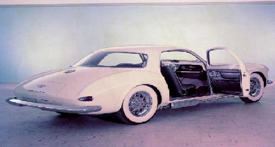 1953_DeSoto_Adventurer_Concept_Car_Rr_Qtr.jpeg