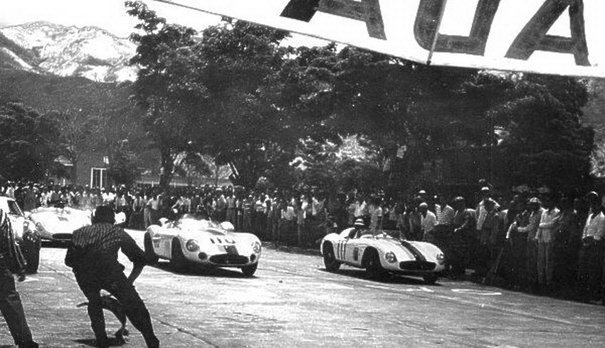 03 - Maracay '58 El Limon - Maserati 300 S de Marcotulli y Ferrari 500 TR Julio Pola .jpg