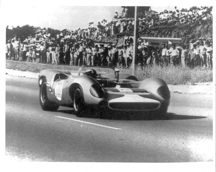 Maracaibo '67 II - El Lola T-70 de Henry Hoyos - Foto Elipse pag2.jpg