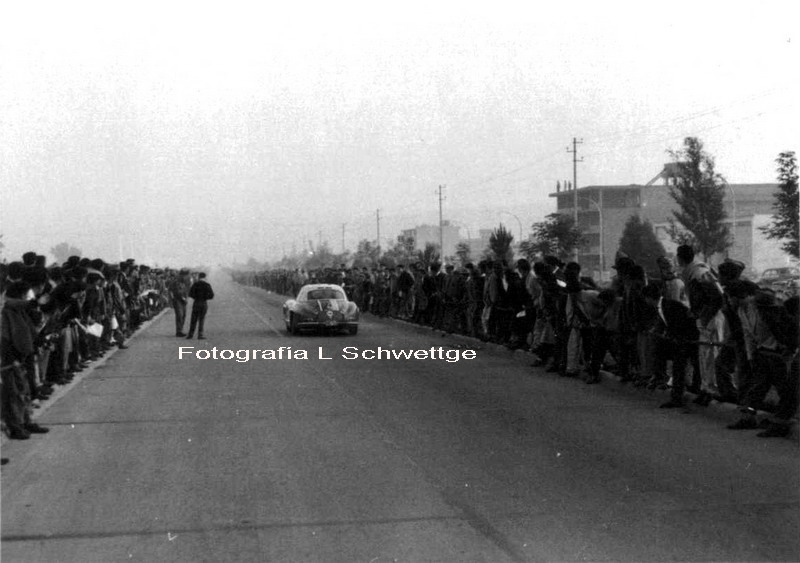 Bogota - Caracas '60 - Partida de Bogotá del Mercedes 300 SL de Ali Raschid.jpg