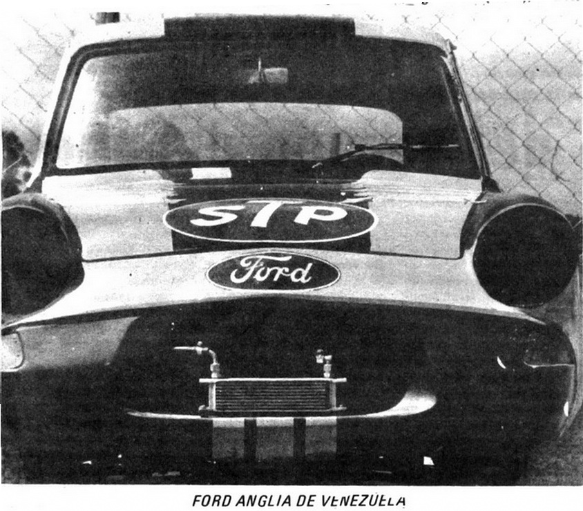 Fraternidad Col Ven '71 - Antes el Anglia  Ernesto Soto - Recorte Ovaciones_resize.jpg