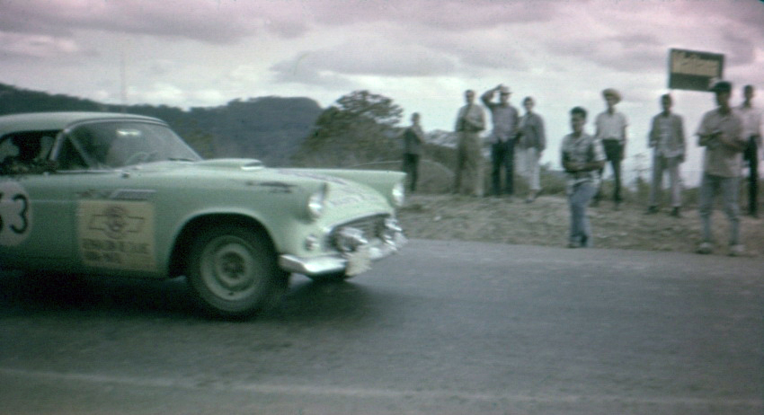 Bogota - Caracas '60 - El Tbird de Alí Gomez - Foto Toto t bird[1].jpg