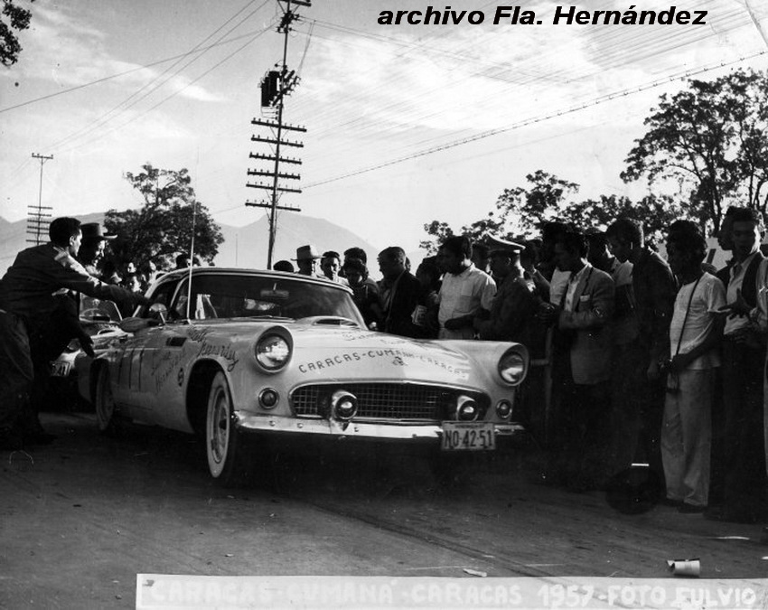 Caracas-Cumana-Caracas '57 - El Ford Thunderbird de Marcelo Hernández .jpg
