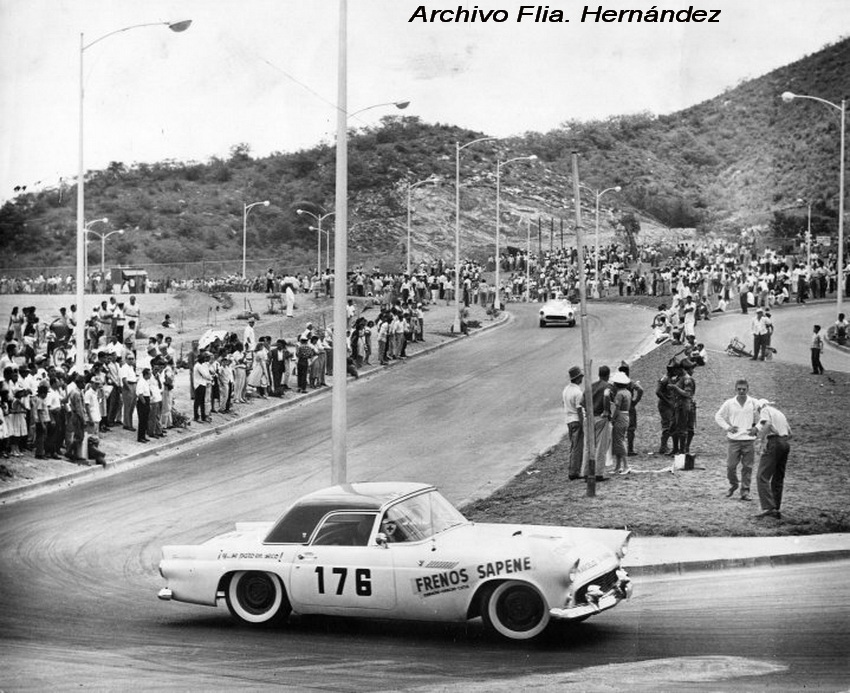 Valencia '58 - El Ford Thunderbird de Marcelo Hernandez - Foto Flia  Hernández .jpg