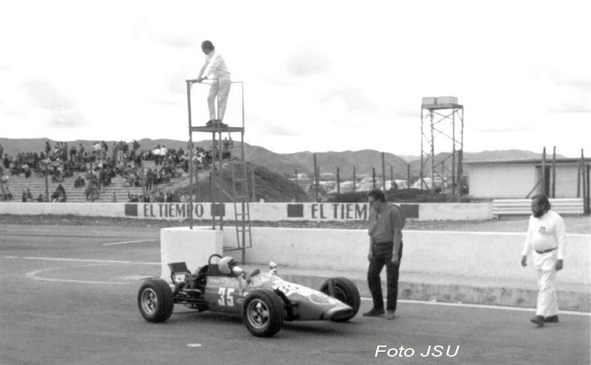 Fraternidad Col Ven '71 - El Formula V de Oscar Notz - Foto Jorge Salgado U.JPG