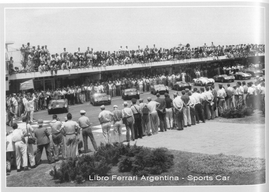 B Aires '58 - Antes partida - Foto libro Ferrari Argentina - Sports Car.jpg