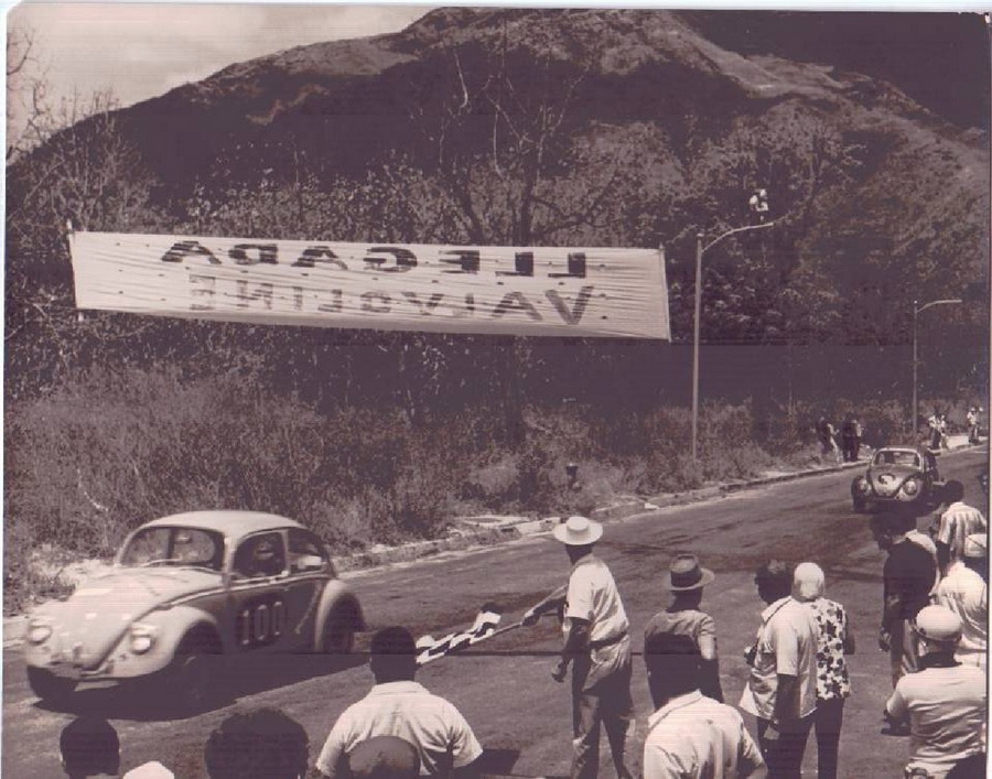 Maracay '66 I El Castaño - Los VW ivan Siervo y Ernesto Soto - Foto Deambrogio.jpg